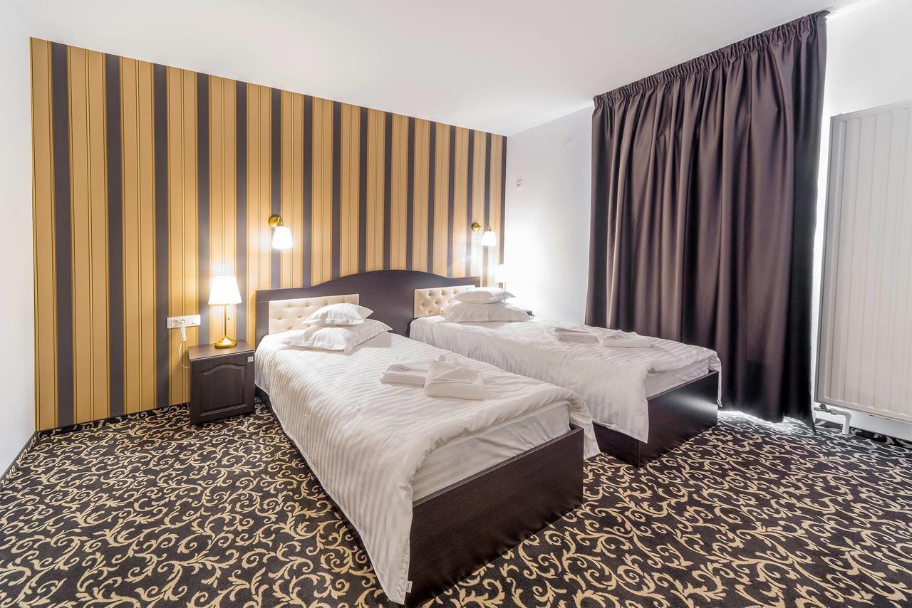 Hotel Complex Havana Тиргу-Окна Екстер'єр фото