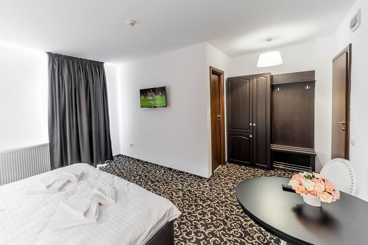 Hotel Complex Havana Тиргу-Окна Екстер'єр фото